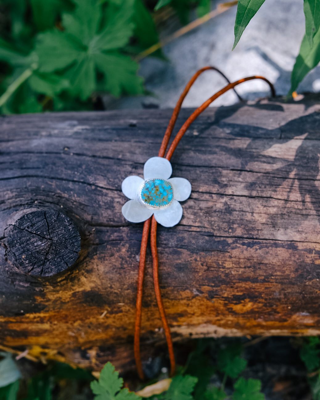 Funky Flower Bolo || 16.5"